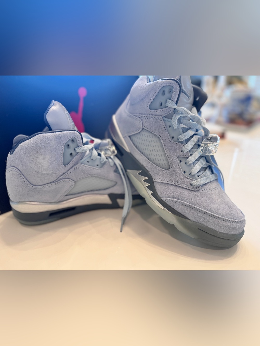 Women’s Size 9- Jordan Bluebird 5s- like new condition